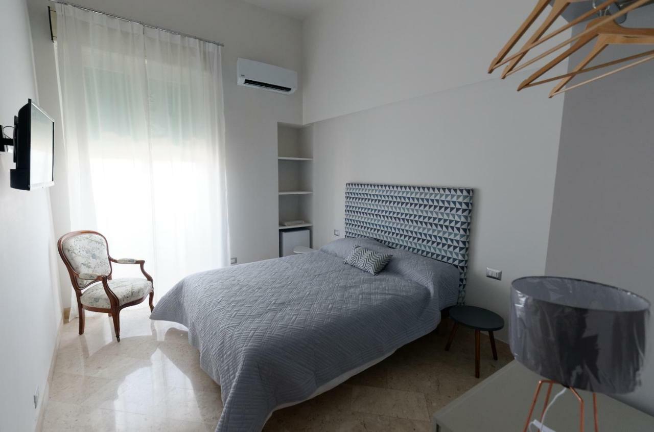 B&B Questa Casa Non E'Un Albergo Palermo Buitenkant foto