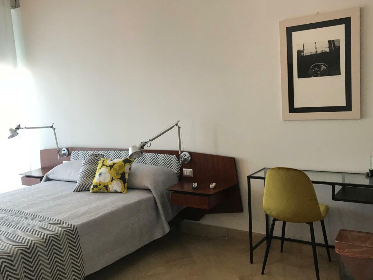 B&B Questa Casa Non E'Un Albergo Palermo Buitenkant foto